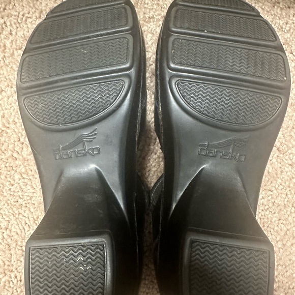 Dansko Mary Jane clogs. Barely worn size 38 ( size 7.5 equivalent) - Picture 2 of 6